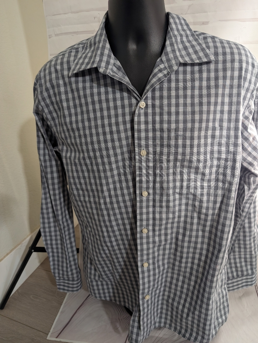Van Heusen Men's Gray Checked Button-Down Shirt